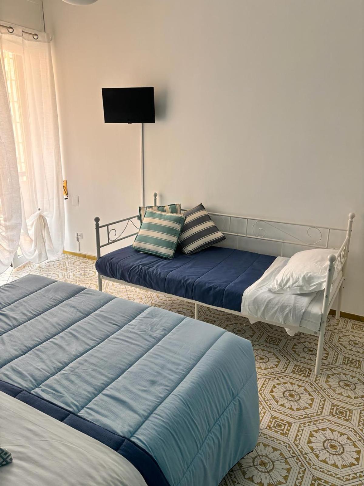 Reginella Guest House 萨莱诺 外观 照片